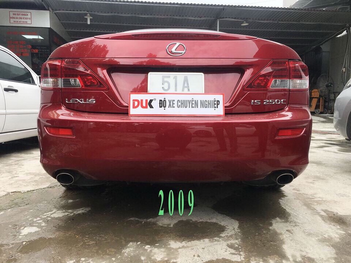 phần đuôi xe lexus is 250 2009
