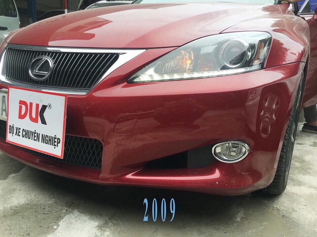 phần đuôi xe lexus is 250 2009