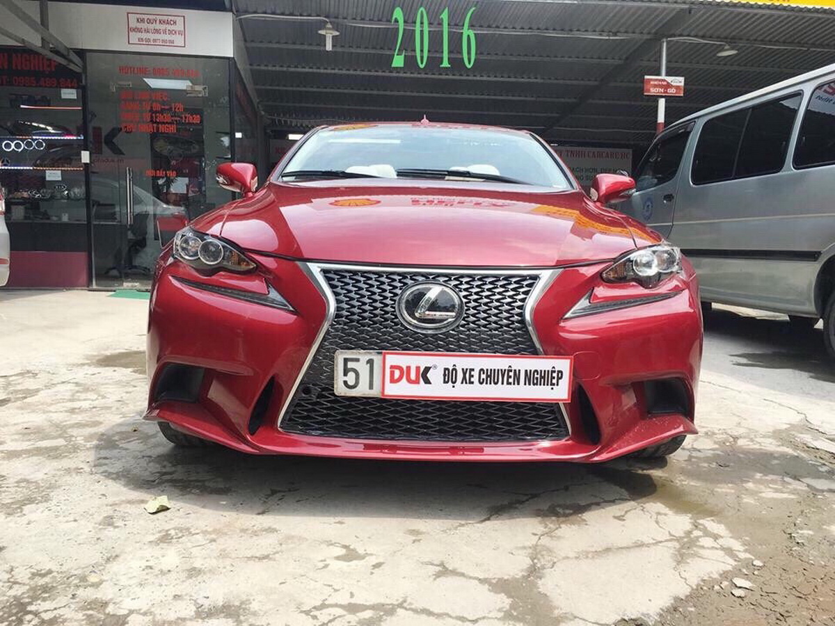 Phần đầu xe Lexus IS250 đời 2016