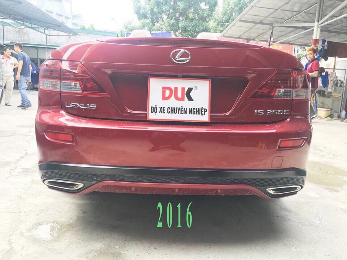 phần đuôi xe lexus is 250 2016