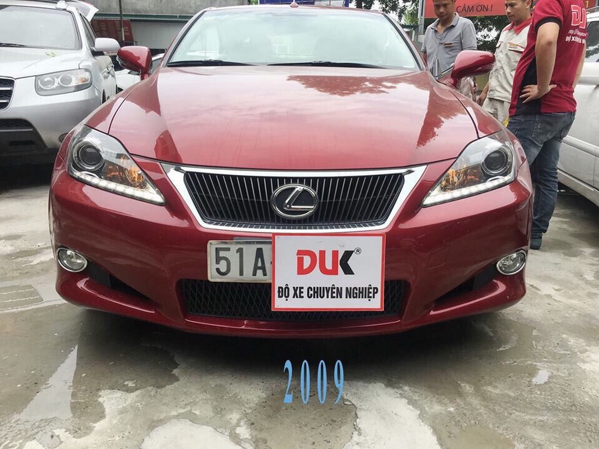 Phần đầu xe Lexus IS250 đời 2009